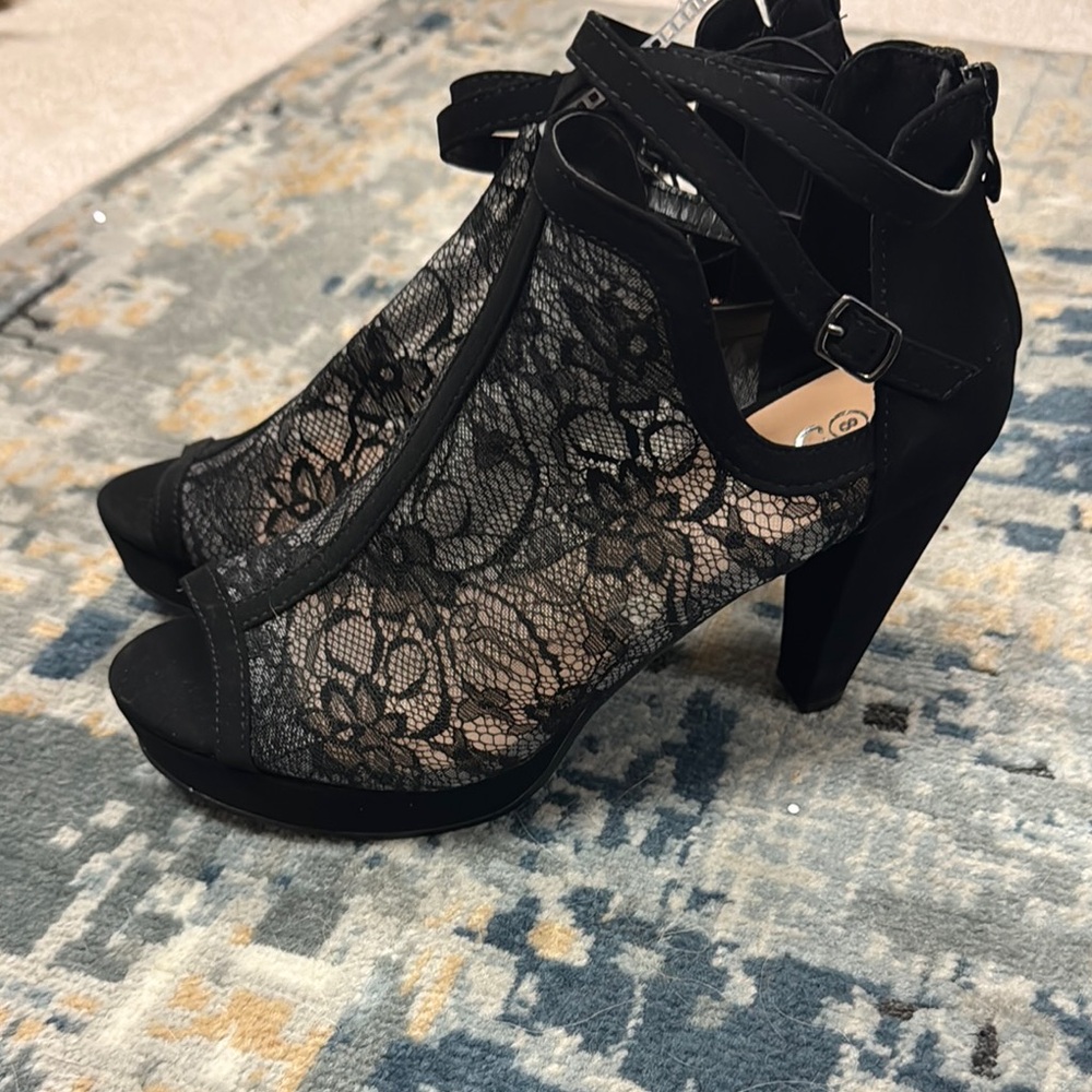 Elegant Black Lace Women's Heels